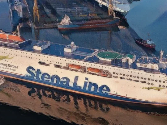 Prom Stena Line przy nabrzeżu w Gdyni, widok z góry
